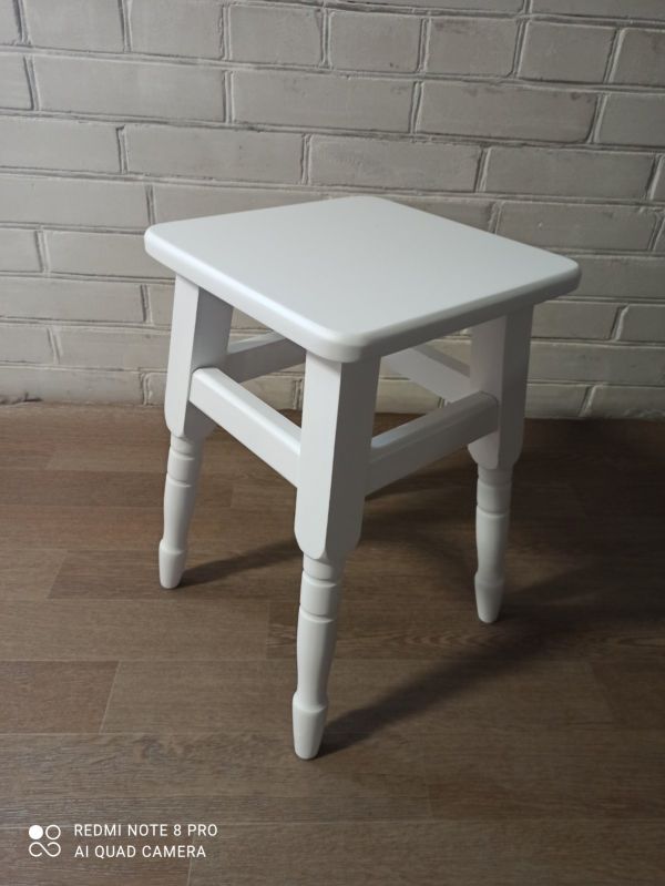 Табурет дерев’яний / білий