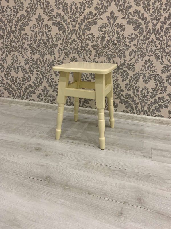 Табурет дерев’яний / слонова кістка