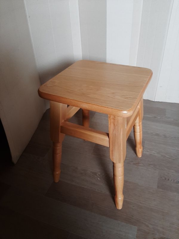 Табурет дерев’яний / дуб