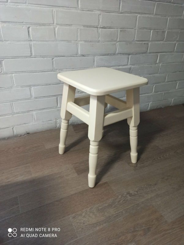 Табурет дерев’яний / слонова кістка
